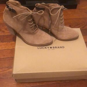 Brand new never worn ( lucky brand bootie)